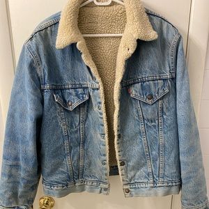 Vintage Levi’s shearling lined denim jacket